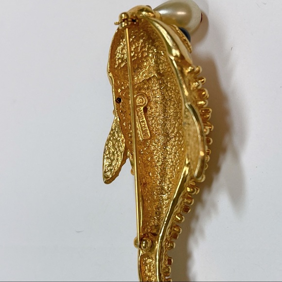 Vintage Castlecliff Goldtone and Blue Cabochon Fish Brooch - Picture 3 of 3